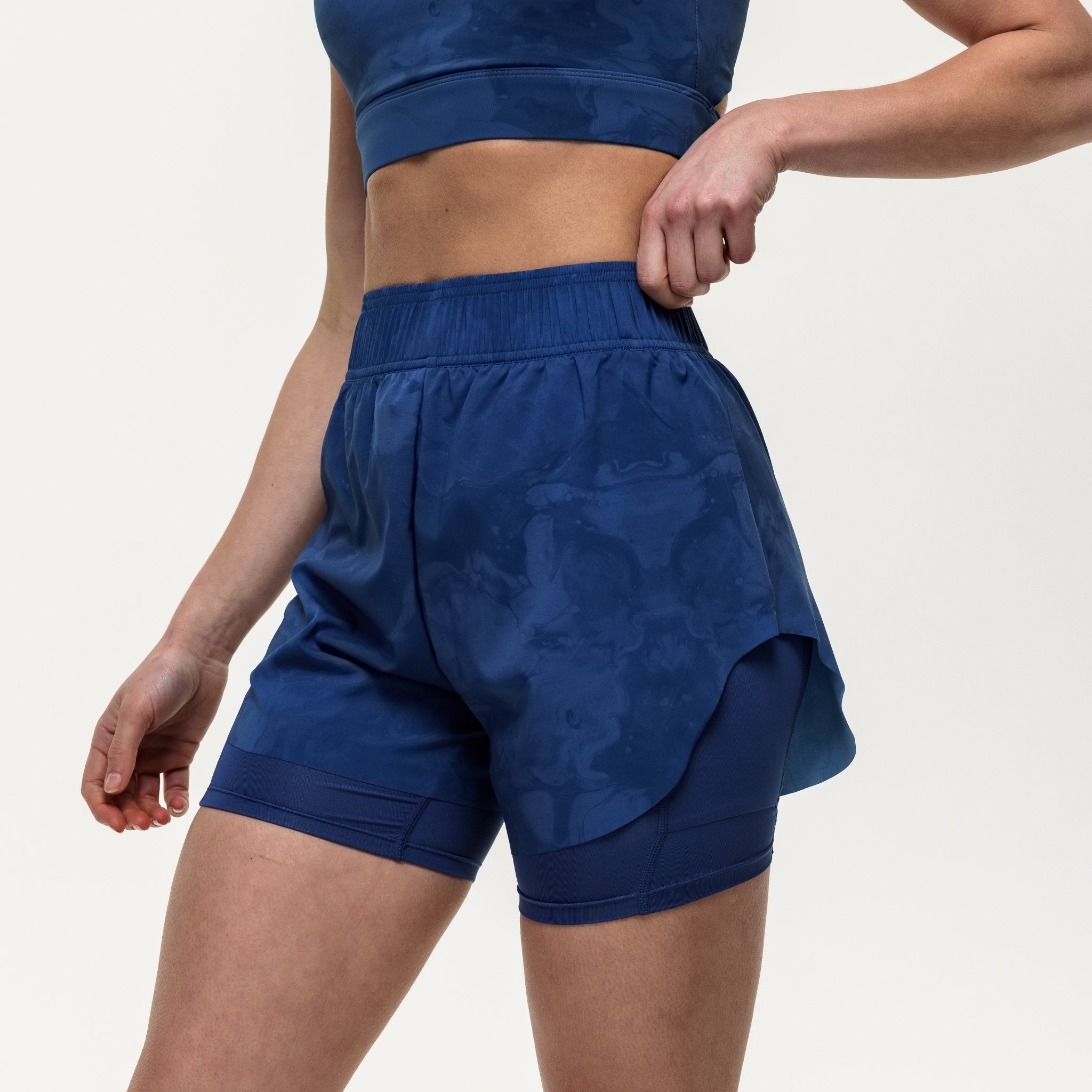 Run The Distance 2-in-1 Shorts - Indigo Marble